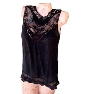 Crochet Floral Embroidery Nechline Detail W/ Scallop Enbroidery